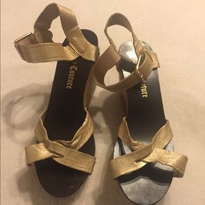 Juicy Couture Dominica Wedge Gold  Sandals Sz 9.5